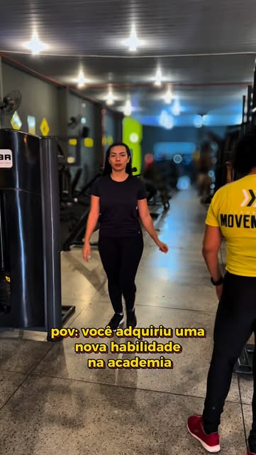 Interior da Academia Movement